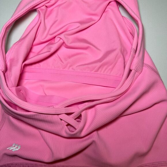 All In Motion Berry Pink Bubblegum Crop Tank Built in Bra Girl's SMALL (6-7) NWT - Picture 3 of 10